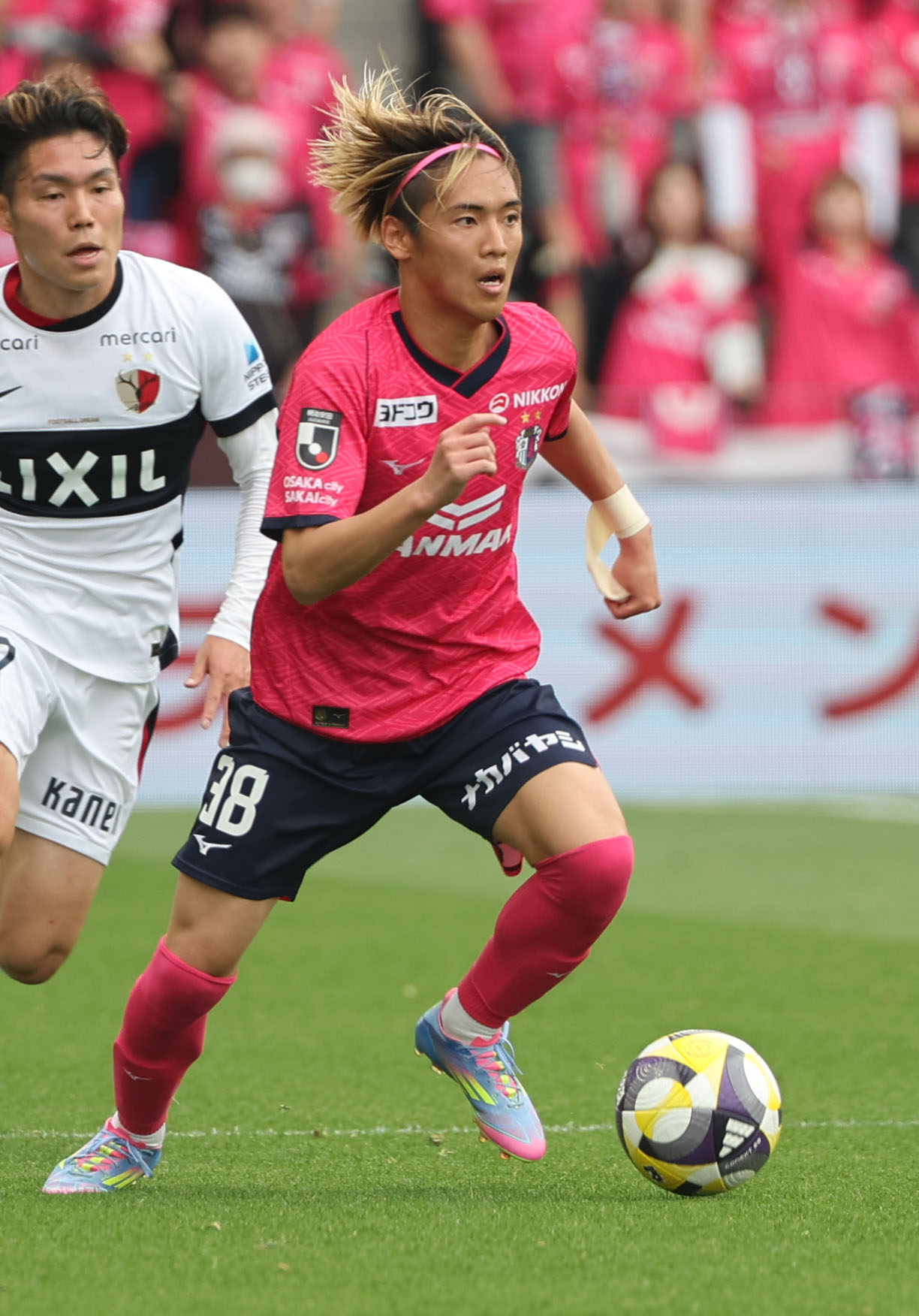 ドリブルするC大阪北野