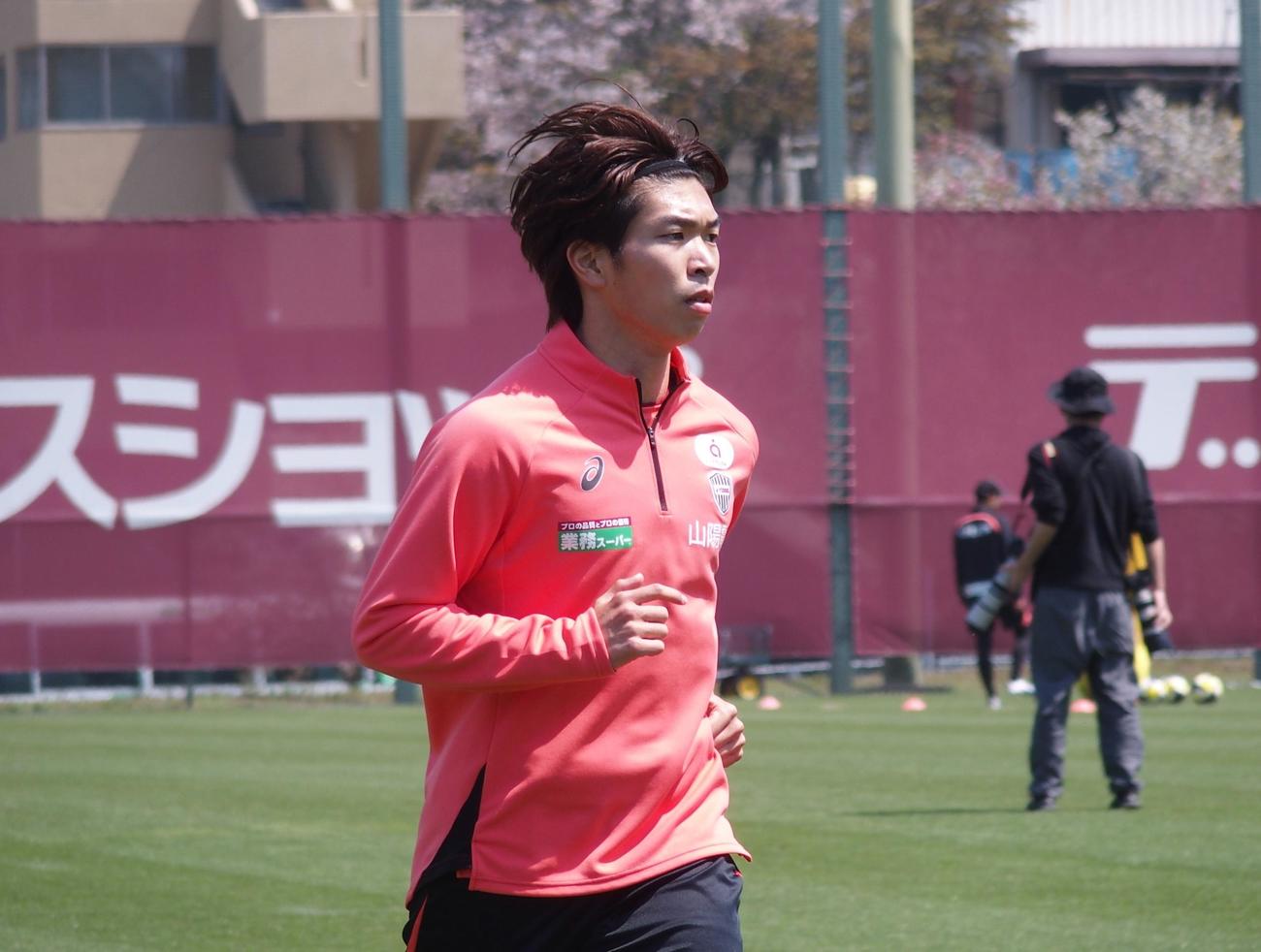 ランニングする神戸FW宮代（撮影・永田淳）