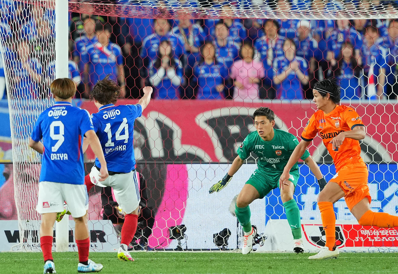 横浜対清水　後半、チーム2点目のゴールを決める横浜植中（14番）（撮影・垰建太）