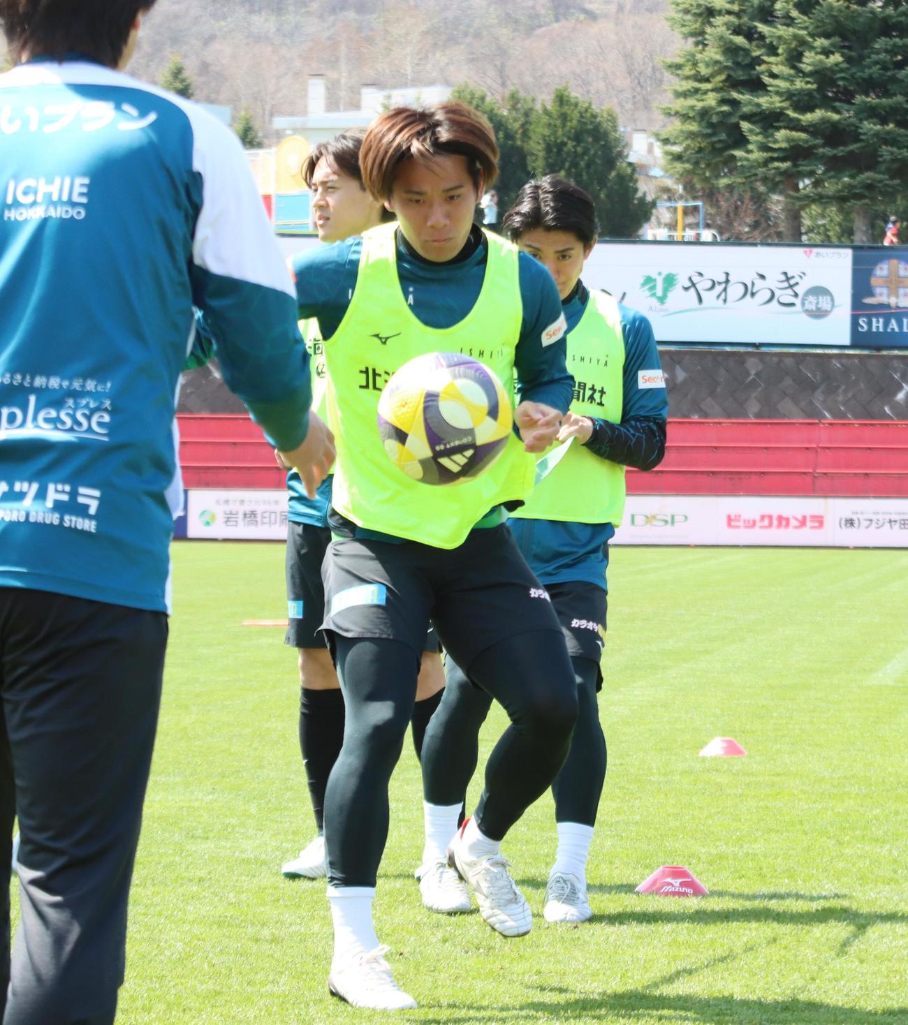 藤枝戦に向けた練習に参加する札幌近藤（撮影・保坂果那）