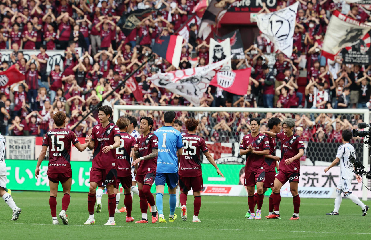 神戸対町田　町田に勝利した神戸イレブン（撮影・加藤哉）