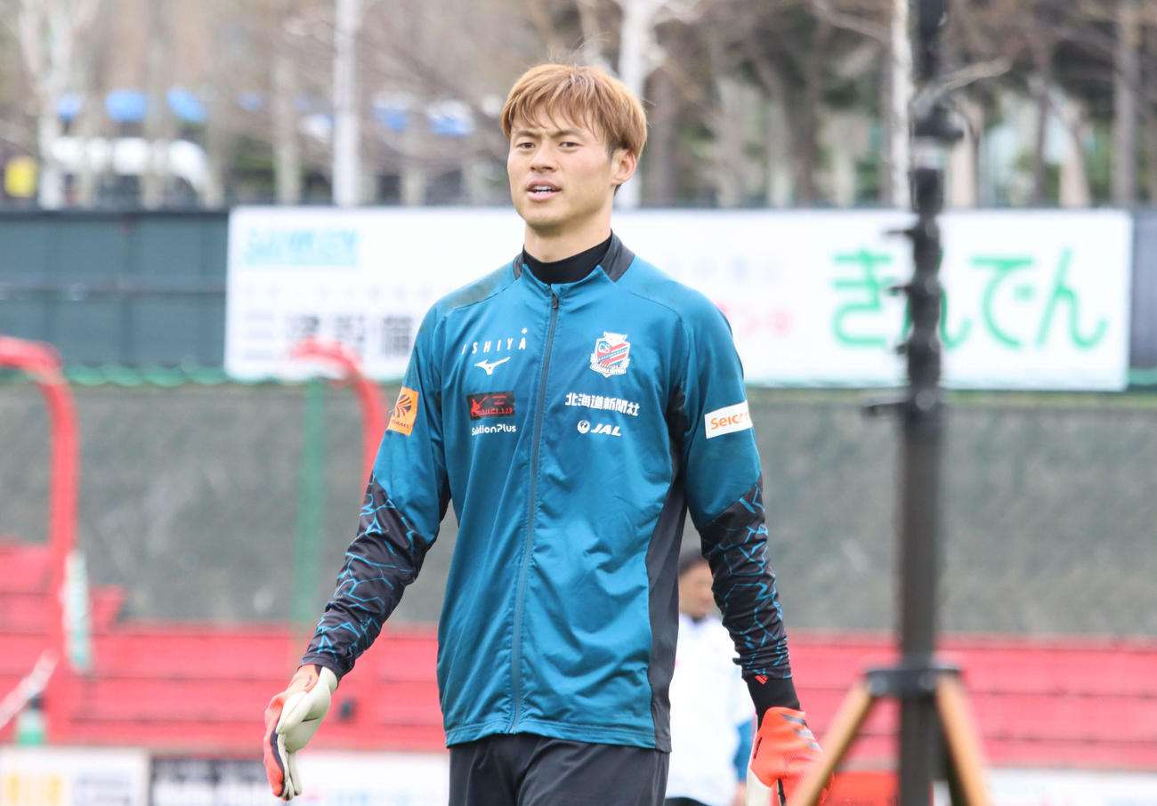 大宮戦前日練習を終え、クラブハウスに引き揚げる札幌中野（撮影・保坂果那）