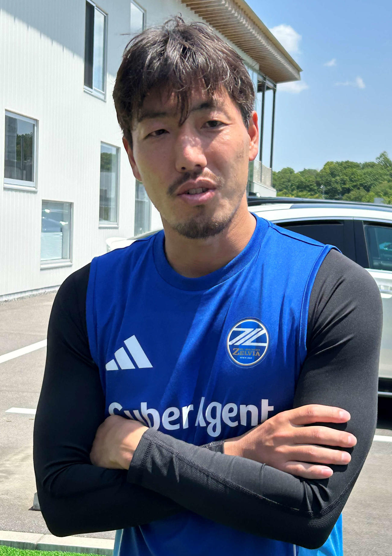 取材に応じる町田の主将DF昌子源