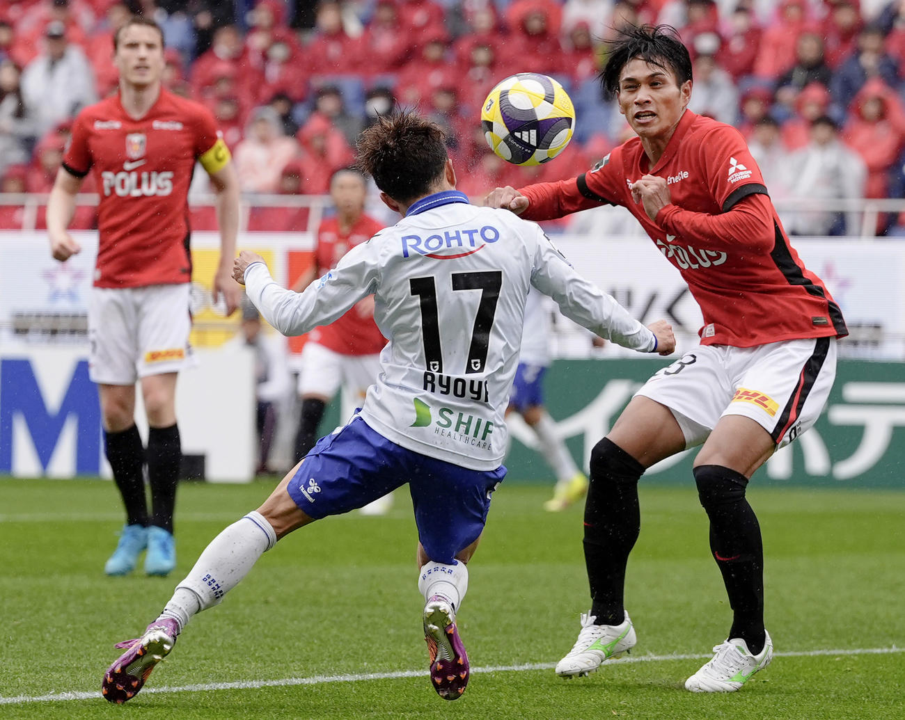 浦和―G大阪　後半、ヘディングで先制ゴールを決めるG大阪・山下（17）（共同）