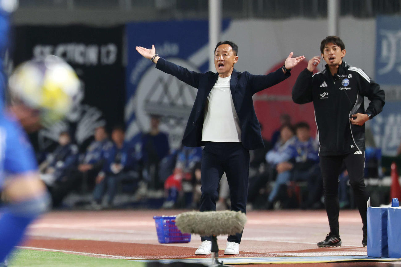 町田の黒田監督＝25年4月