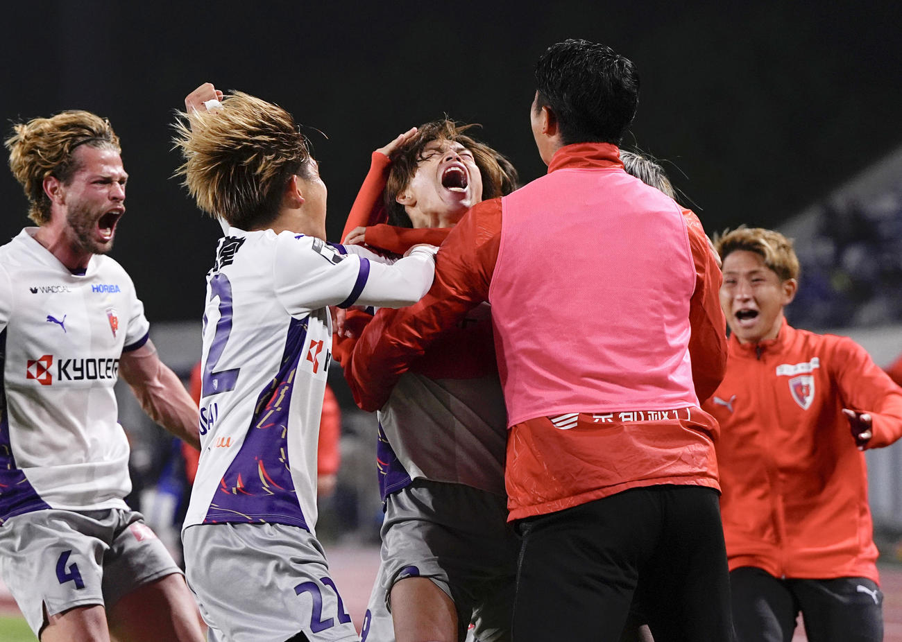 町田対京都　試合終了間際、決勝ゴールを決め、雄たけびを上げる京都福田（中央）（共同）