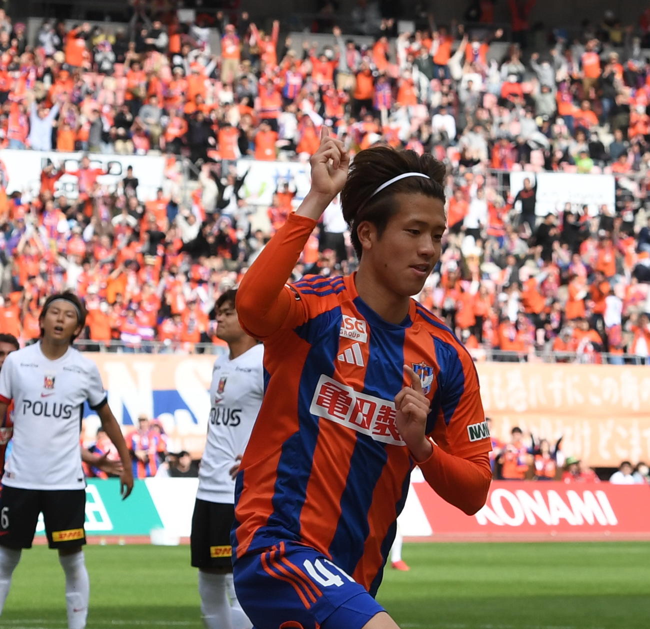 0－0の後半29分に先制点を決め喜ぶ新潟・長谷川（撮影・小林忠）