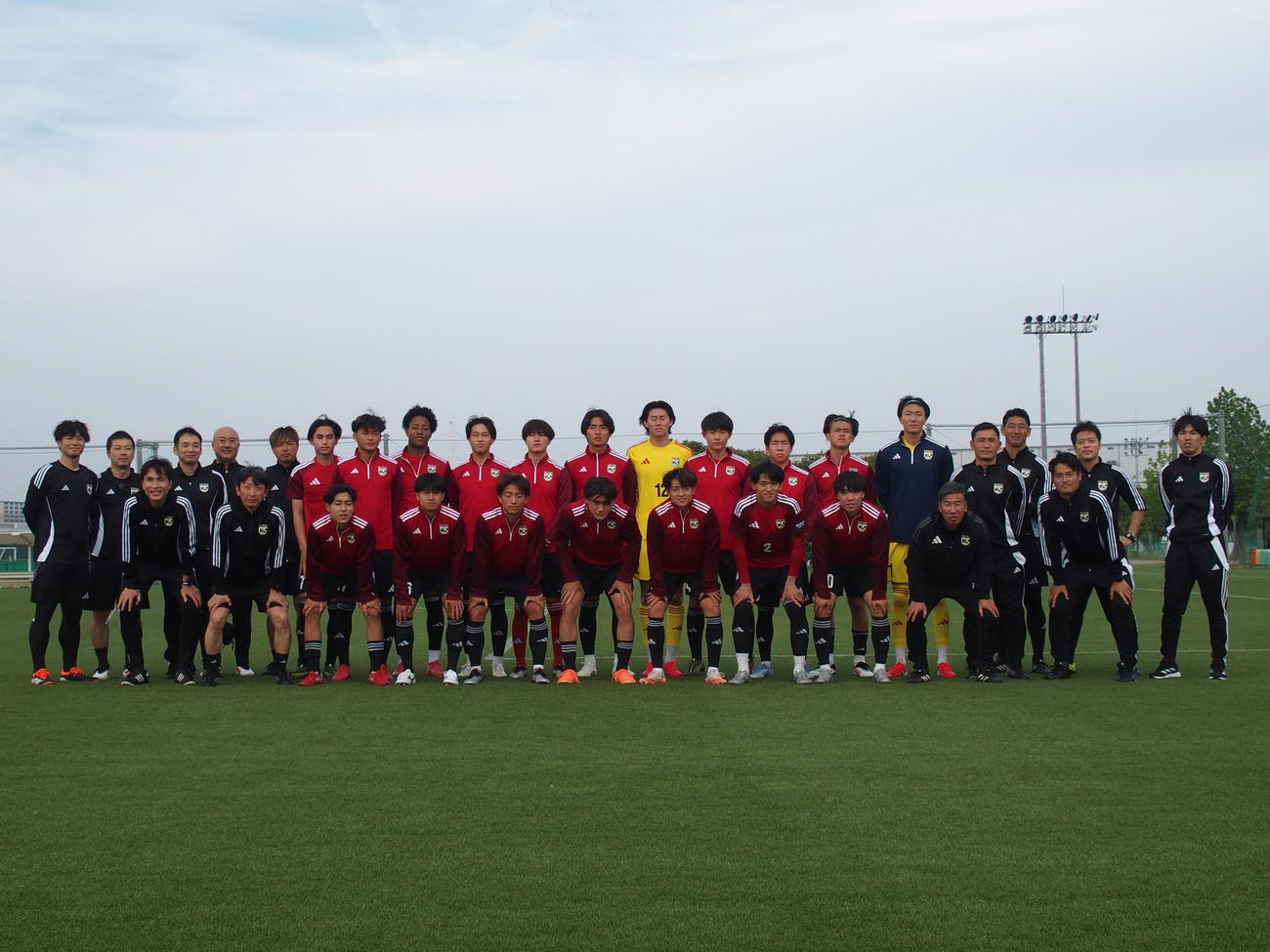 集合写真に収まるU－22Jリーグ選抜（撮影・永田淳）