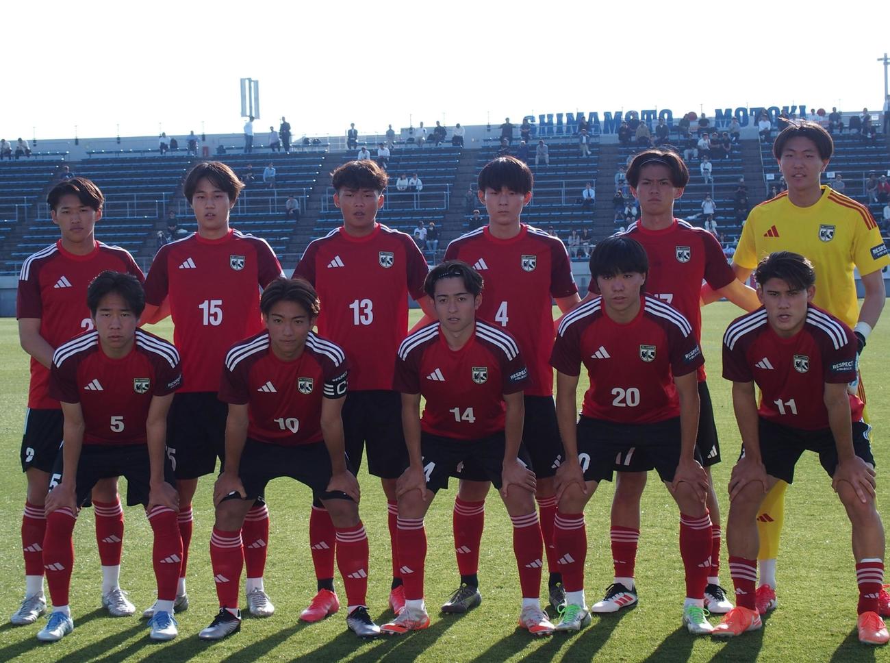 ポストユースマッチの関西学生選抜戦に臨むU－22Jリーグ選抜（撮影・永田淳）