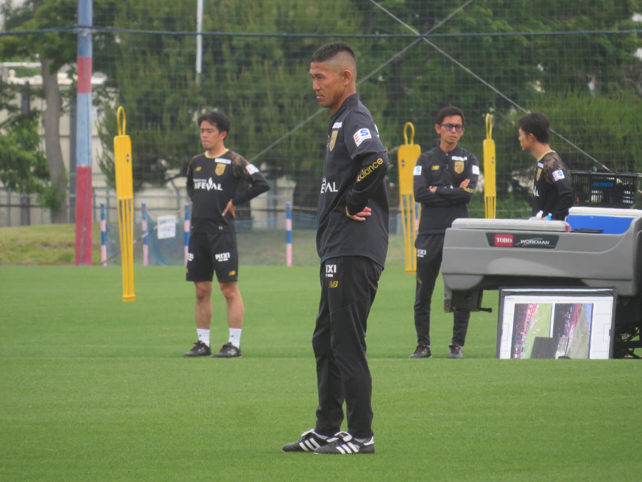 浦和レッズ戦に向けて調整したFC東京の松橋力蔵監督（撮影・佐藤成）