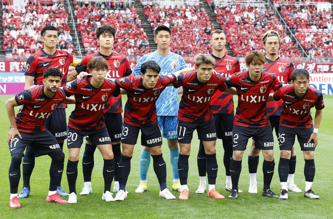 清水戦に臨む鹿島イレブン（共同）