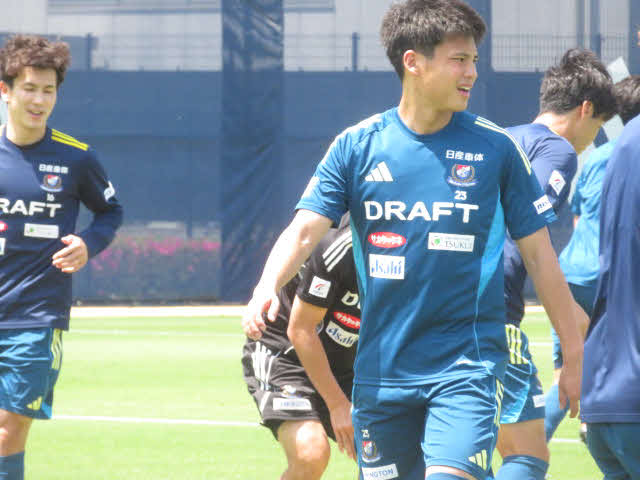 練習中に厳しい表情を浮かべる横浜FW宮市