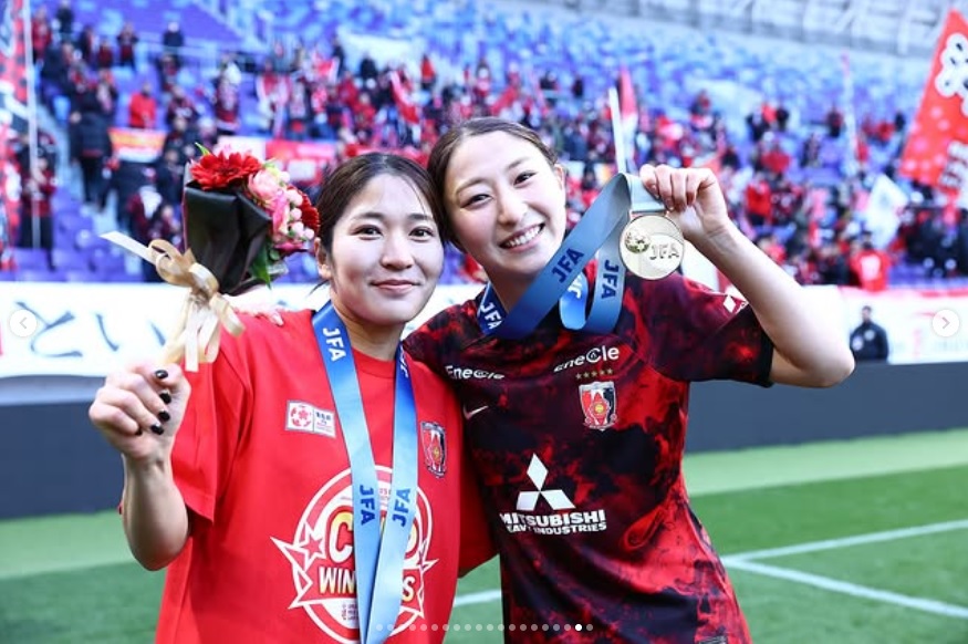 塩越柚歩のインスタグラムから