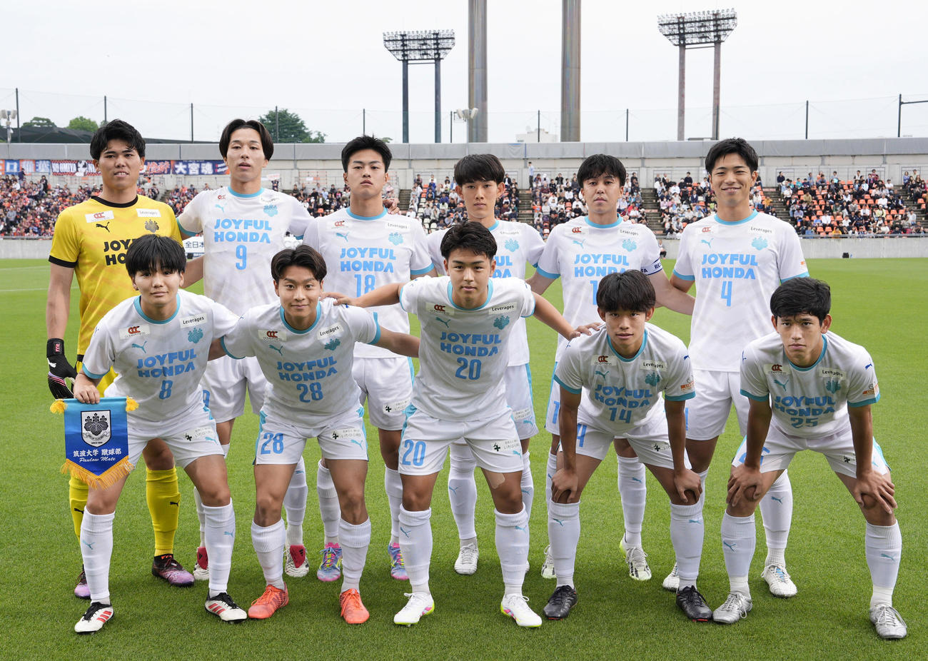 大宮戦に臨む筑波大イレブン（共同）