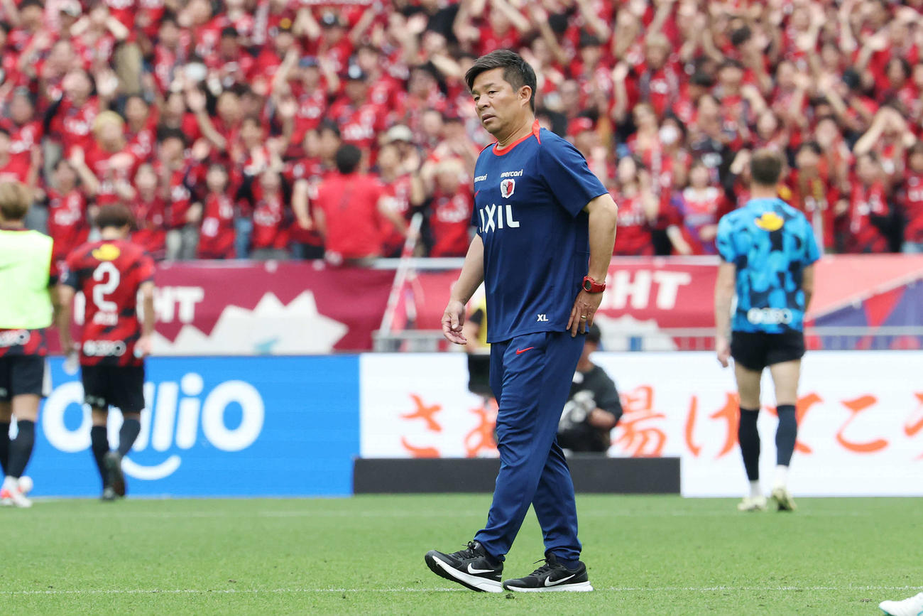 横浜に敗れ厳しい表情の鹿島鬼木監督（撮影・宮地輝）