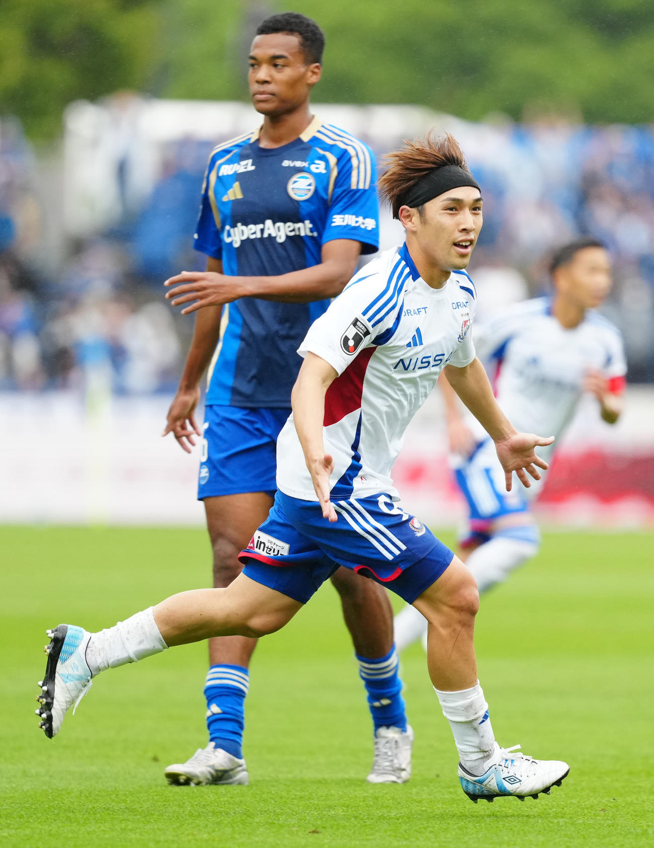 町田対横浜　前半、先制ゴールを決め喜ぶ横浜遠野（撮影・江口和貴）