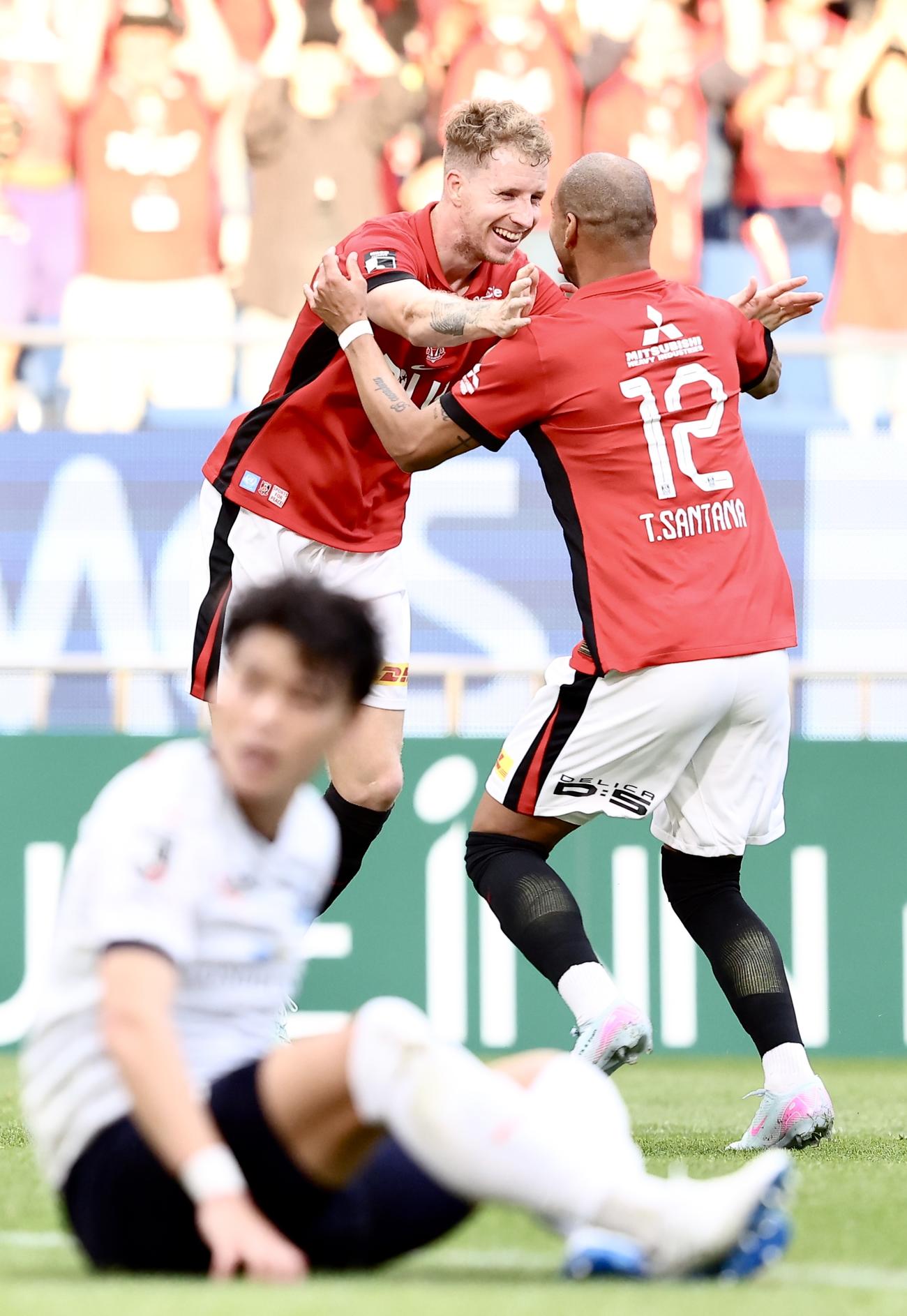 浦和対横浜FC　後半、2点目ゴールを決める浦和グスタフソン（後方左）（撮影・河田真司）