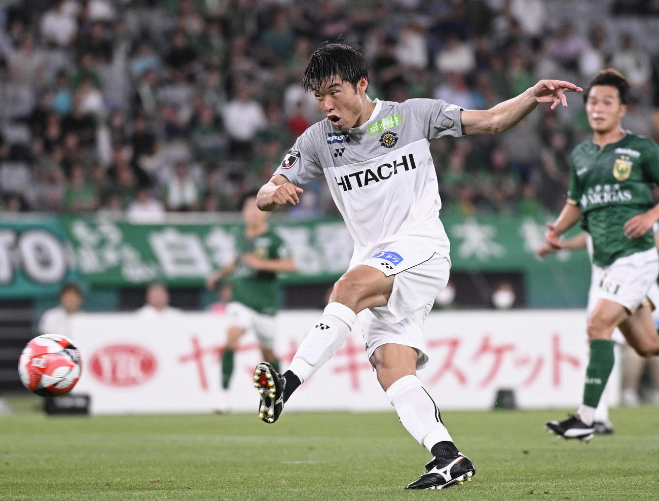 東京V－柏　試合終了間際、チーム3点目のゴールを決める柏垣田（共同）