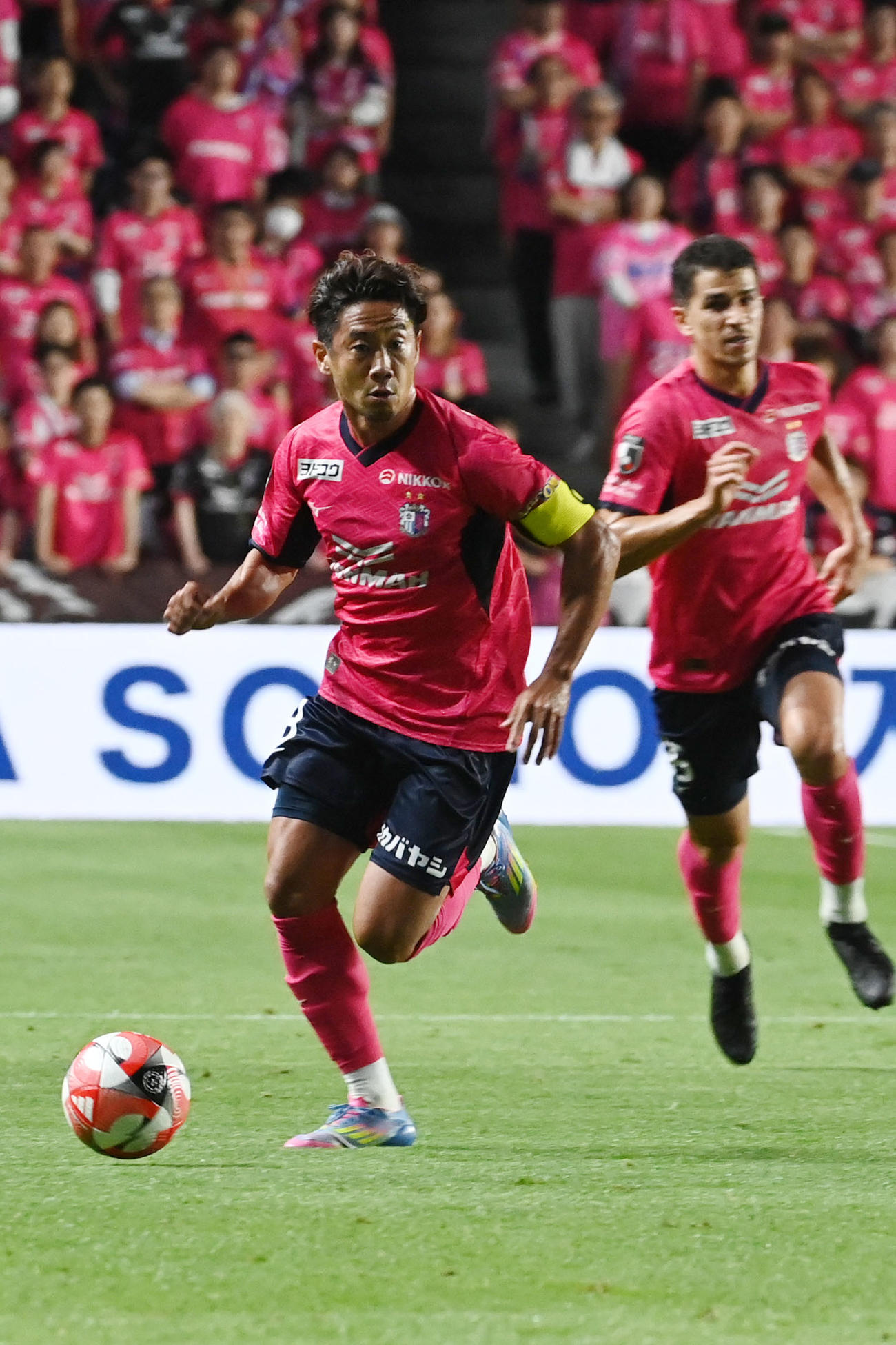 大阪C対横浜FC　前半　ドリブル突破する大阪C香川（撮影・滝沢美穂子）