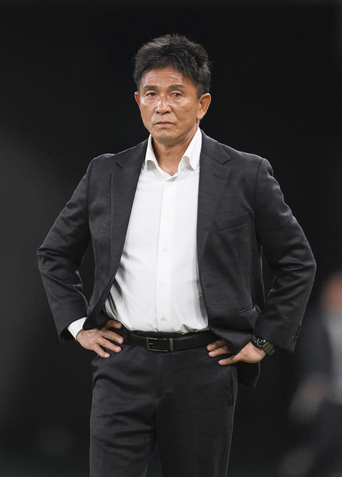東京V－柏　前半、試合を見守る東京V・城福監督（共同）
