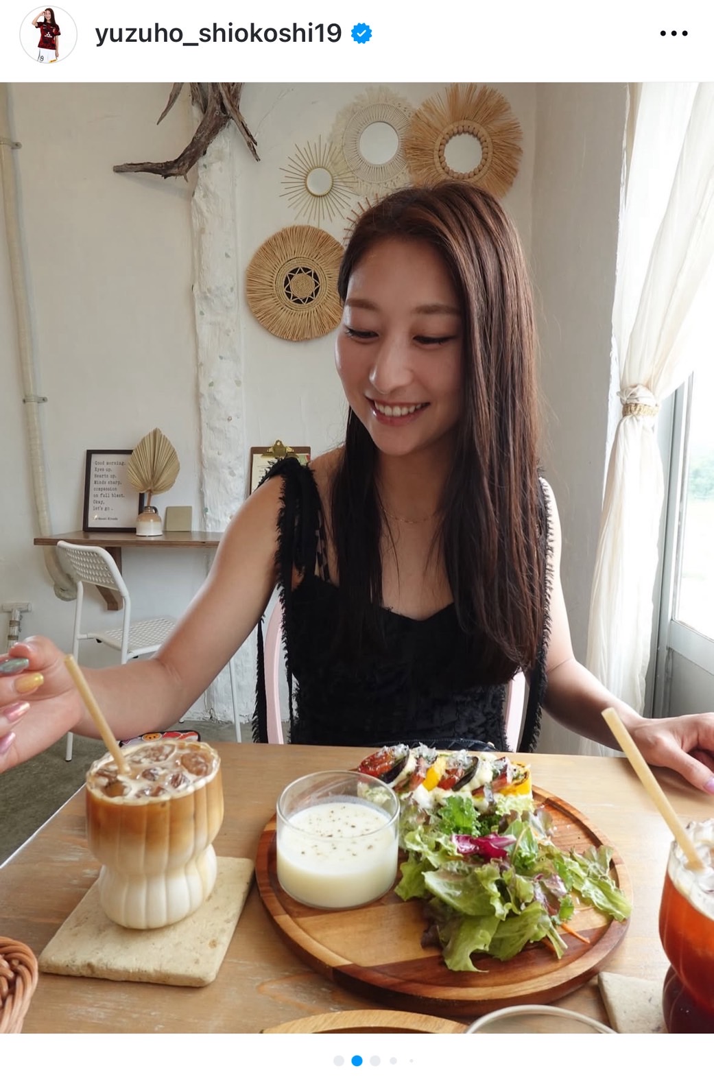 塩越柚歩のインスタグラムから