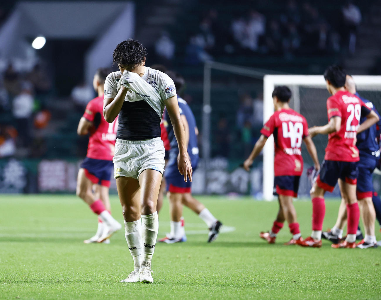 C大阪対和歌山　C大阪に敗れ、肩を落とす和歌山高木（撮影・藤尾明華）