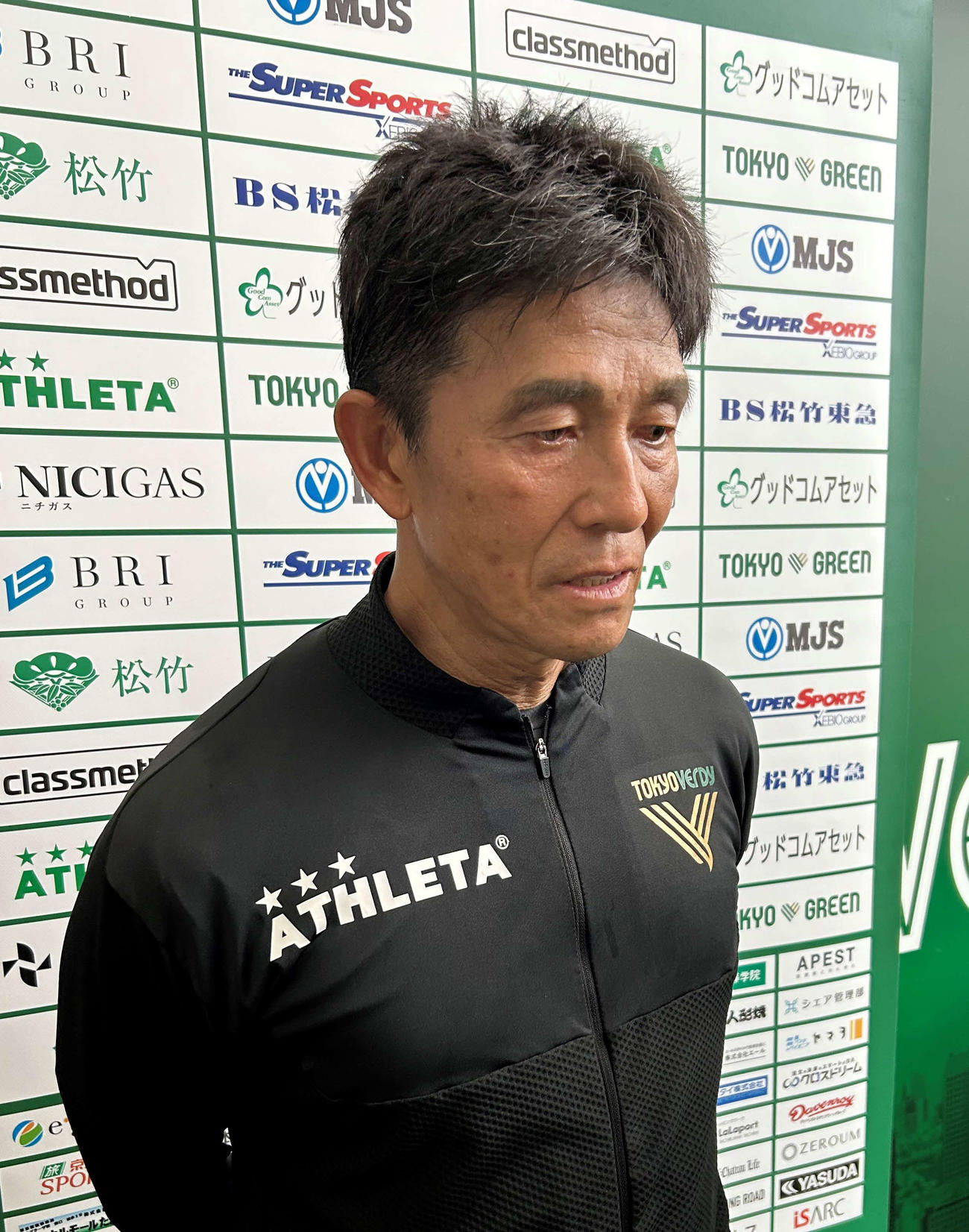 次節・柏戦に向けて取材に応じる東京V城福浩監督
