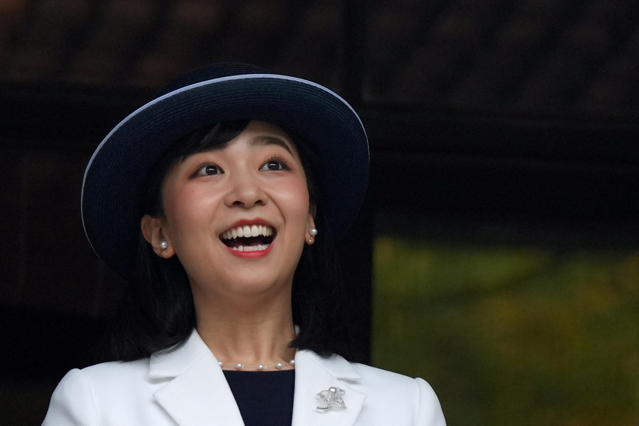 5日、ブラジル・サンパウロのイビラプエラ公園にある日本館を訪れた佳子さまは笑顔（ロイター）