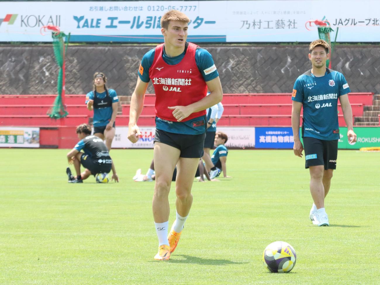 今治戦前日練習に参加する札幌ジョルディ・サンチェス（撮影・保坂果那）