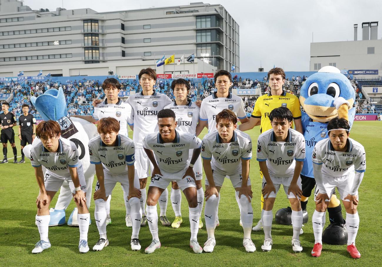 横浜FC戦に臨む川崎イレブン（共同）