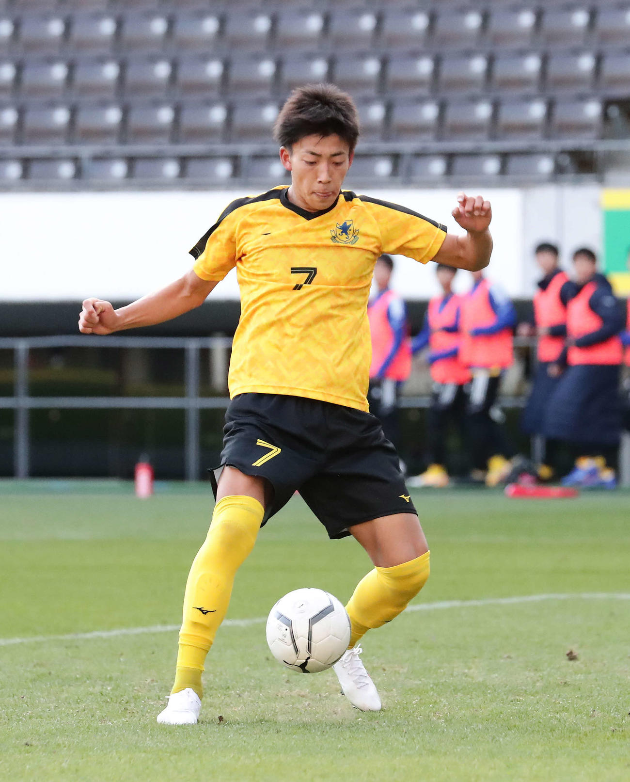 仙台育英時代のMF島野怜（撮影・丹羽敏通）