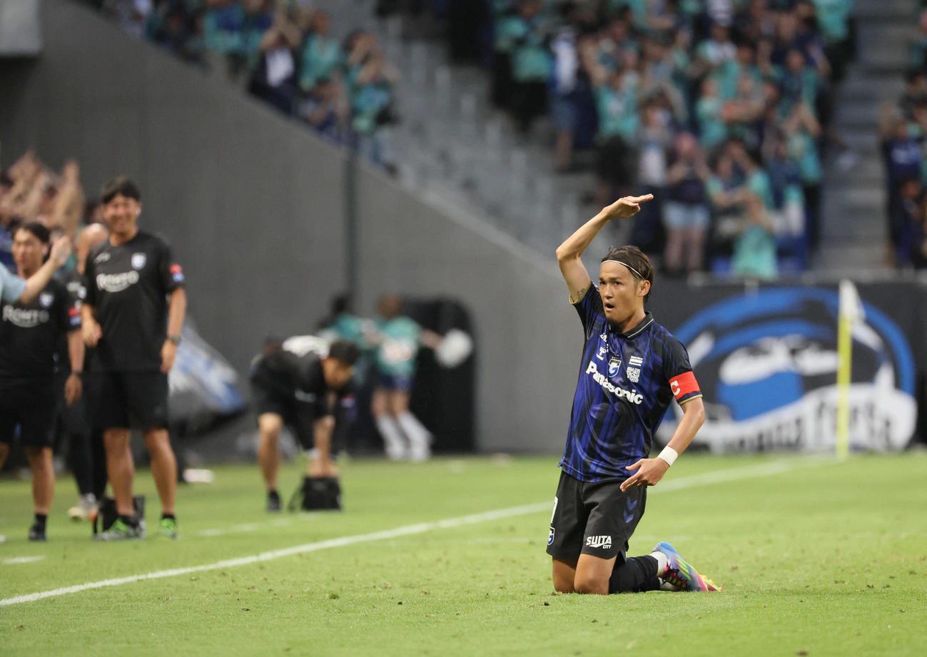 G大阪対FC東京　前半、フリーキックを直接決めて先制したG大阪宇佐美（撮影・宮崎幸一）