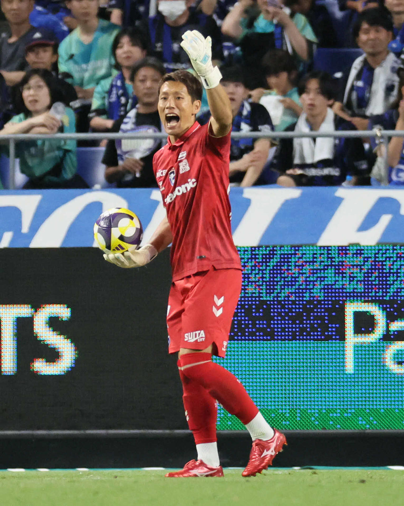 G大阪対FC東京　後半、ゴールを守るG大阪GK一森純（撮影・宮崎幸一）