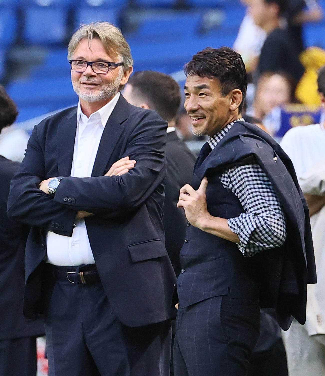 日本レジェンド対モナコレジェンド　話しをするトルシエ氏（左）と中田英寿氏（撮影・藤尾明華）