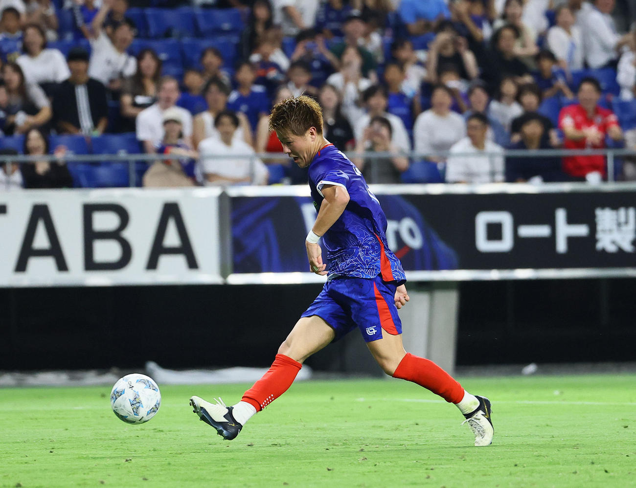 日本レジェンド対モナコレジェンド　後半、3点目のゴールを決める日本レジェンド柿谷（撮影・藤尾明華）