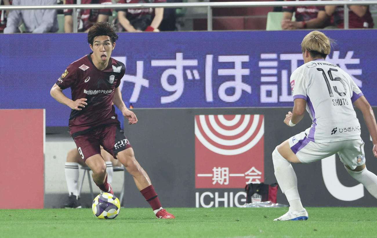 神戸対広島　後半、神戸宮代はドリブルで攻め込む（撮影・西尾就之）