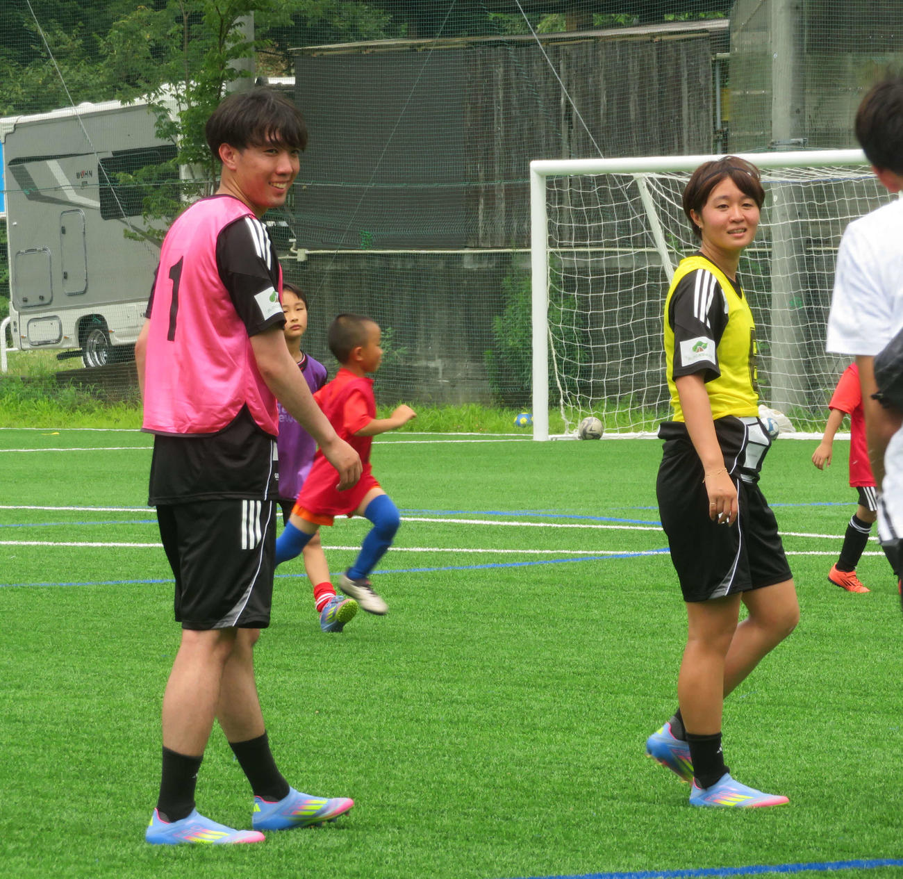 「宮沢兄妹サッカーフェスタ」を開催したサッカー女子日本代表なでしこジャパンMF宮沢ひなたと兄・佳汰さん（撮影・佐藤成）
