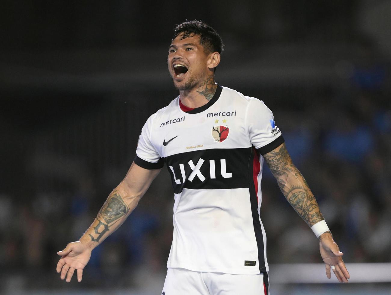 前半、先制ゴールを決め喜ぶ鹿島レオ・セアラ（共同）