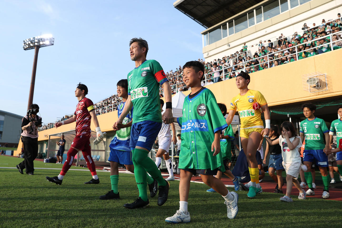 JFL鈴鹿対三重　プロ40周年特別記念試合に先発出場する鈴鹿カズ（撮影・前田充）