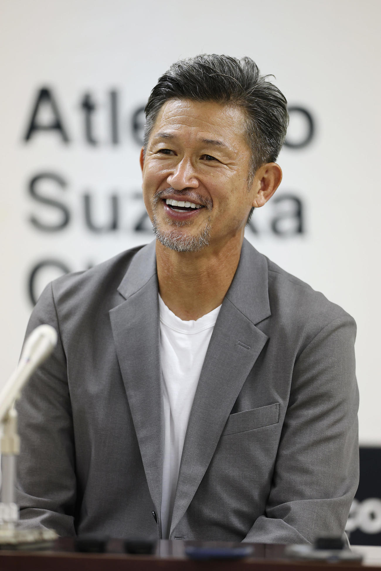 JFL鈴鹿対三重　試合後の会見で笑顔を見せる鈴鹿カズ（撮影・前田充）