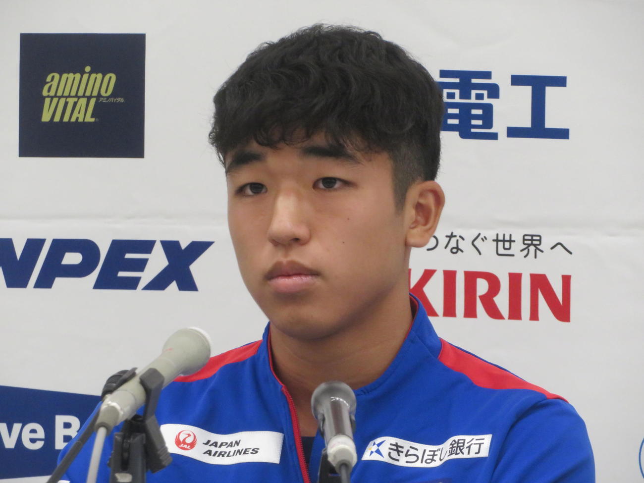 クラブ史上最年少となる16歳0日でプロ契約を締結し、記者会見に出席したFC東京MF北原槙（撮影・佐藤成）