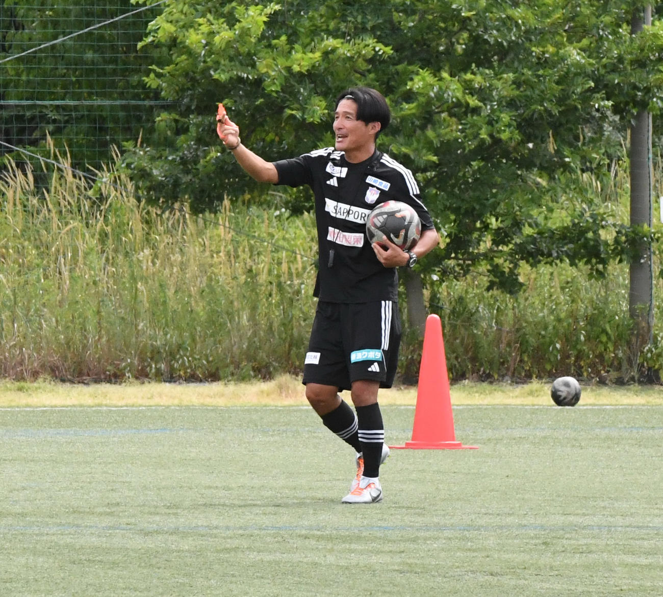 新潟U－18の田中監督（撮影・小林忠）