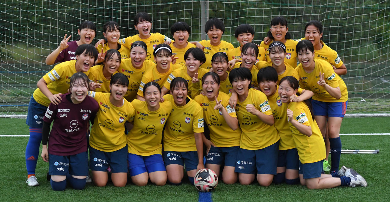 日本クラブユース女子サッカー大会（U－18）に出場する新潟レディースU－18の選手たち（撮影・小林忠）