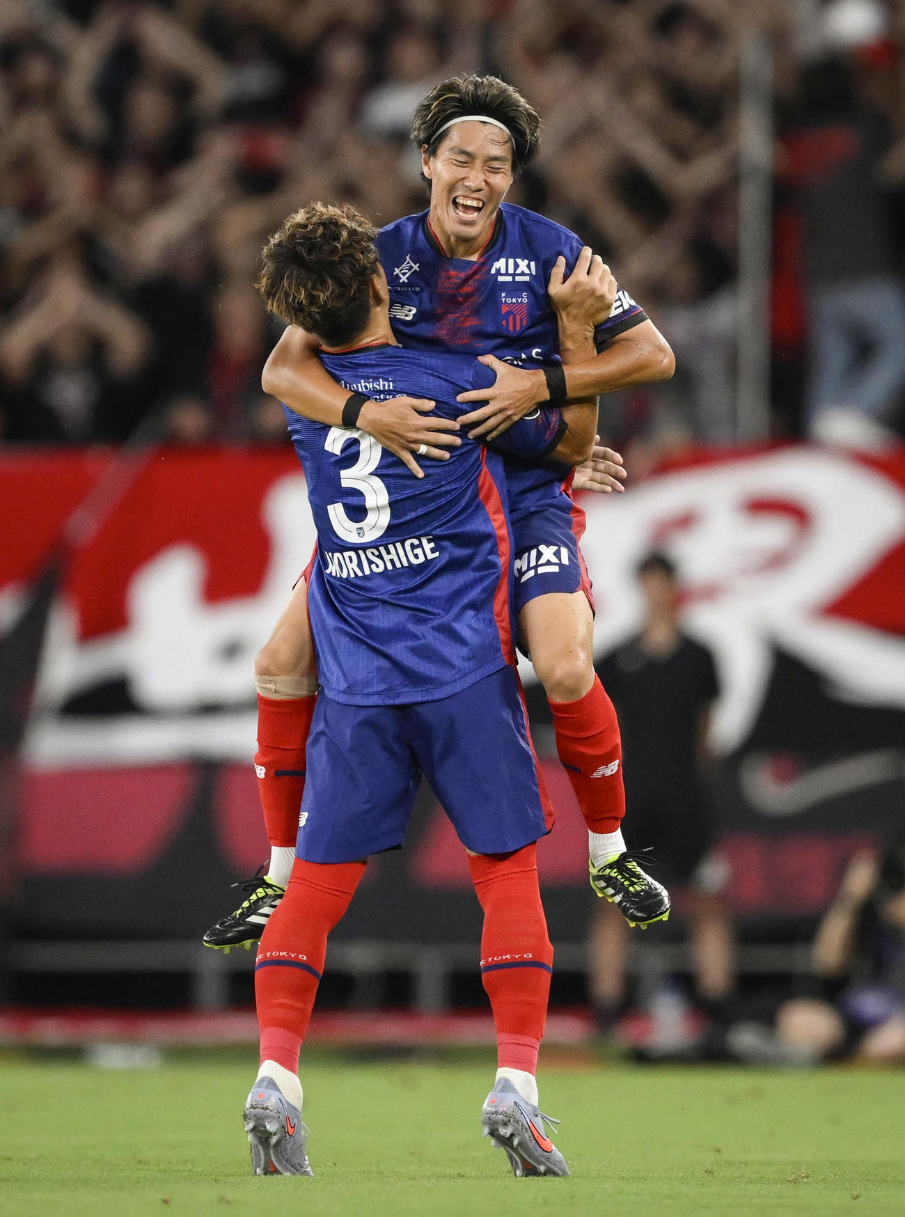 FC東京―浦和　前半、先制ゴールを決め喜ぶFC東京・遠藤(共同)