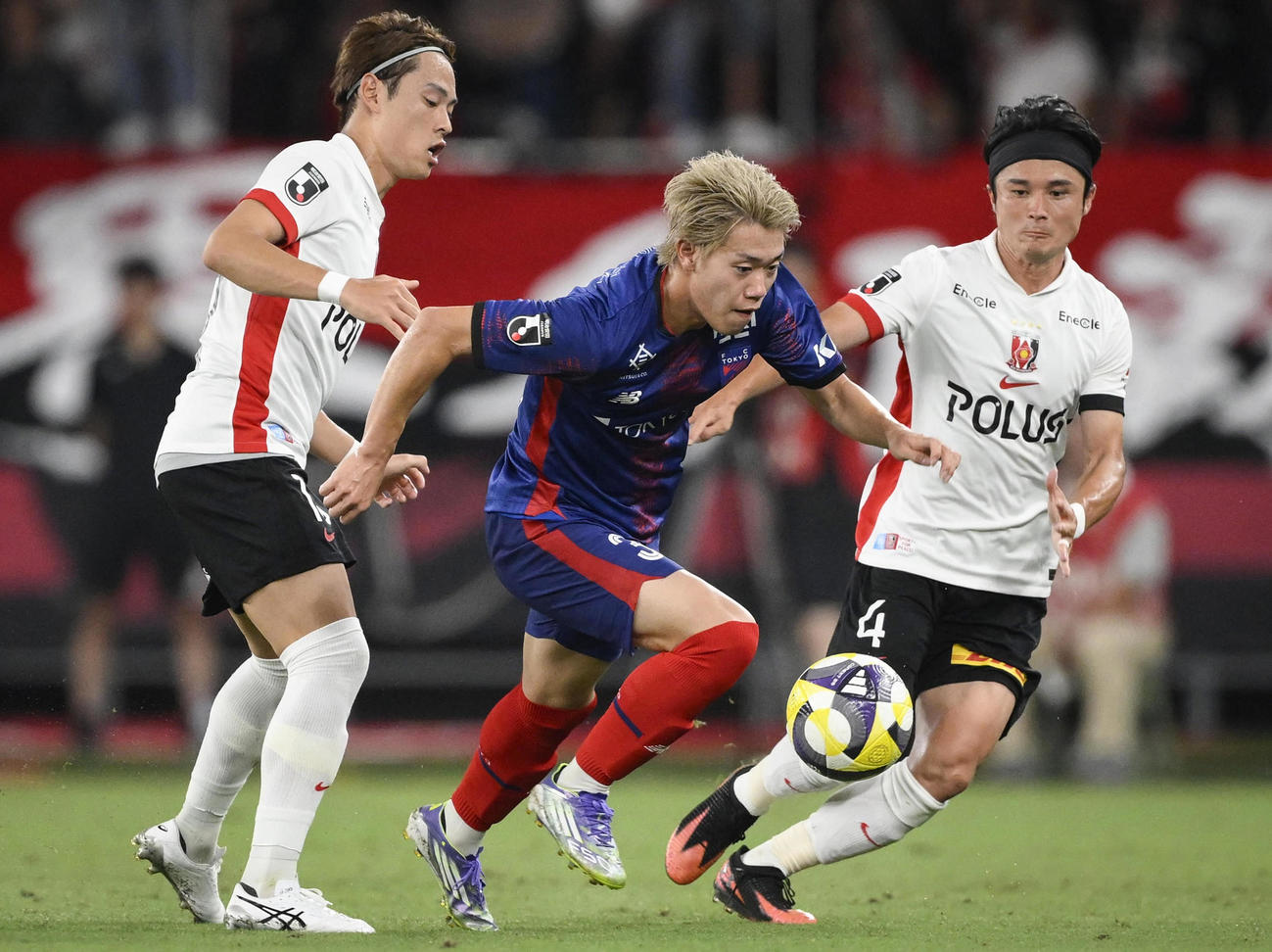 FC東京―浦和　後半、攻め込むFC東京・俵積田（中央）(共同)