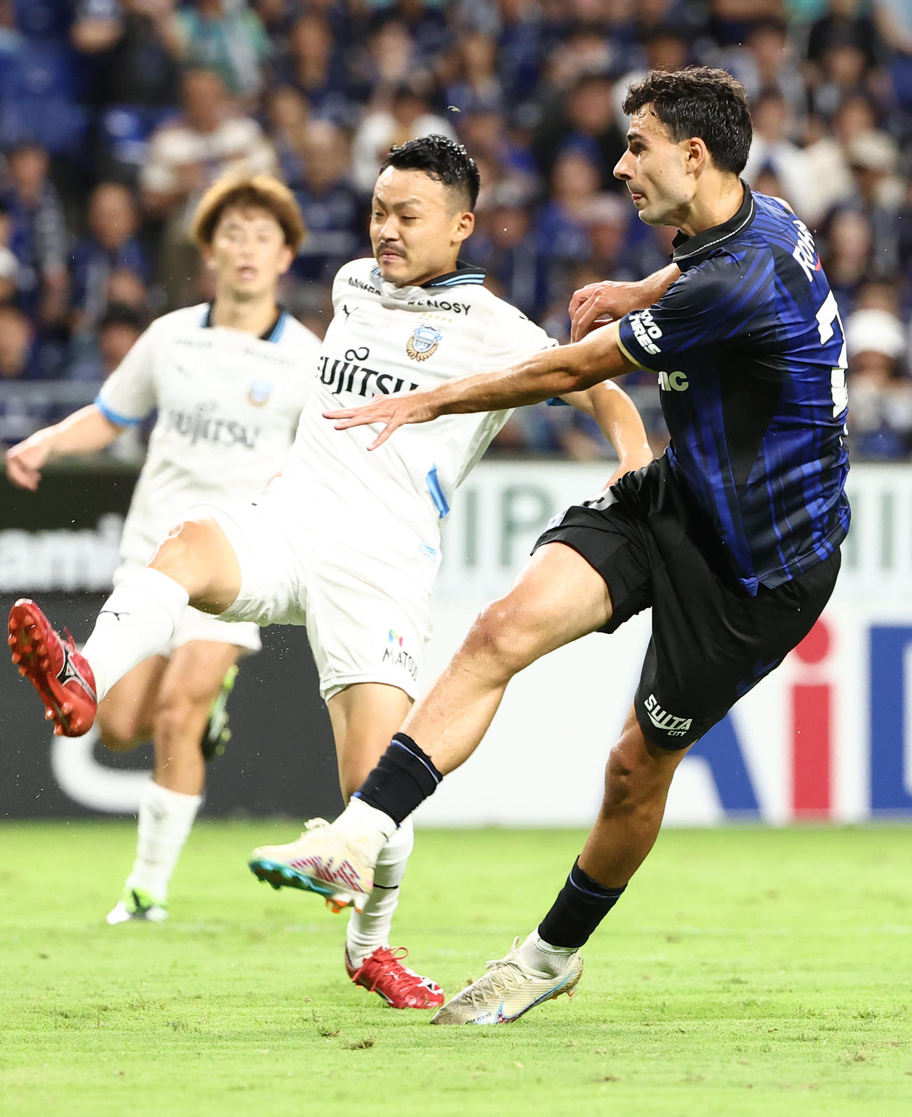 G大阪対川崎F　後半、勝ち越しゴールを決めるG大阪ヒュメット（撮影・上田博志）