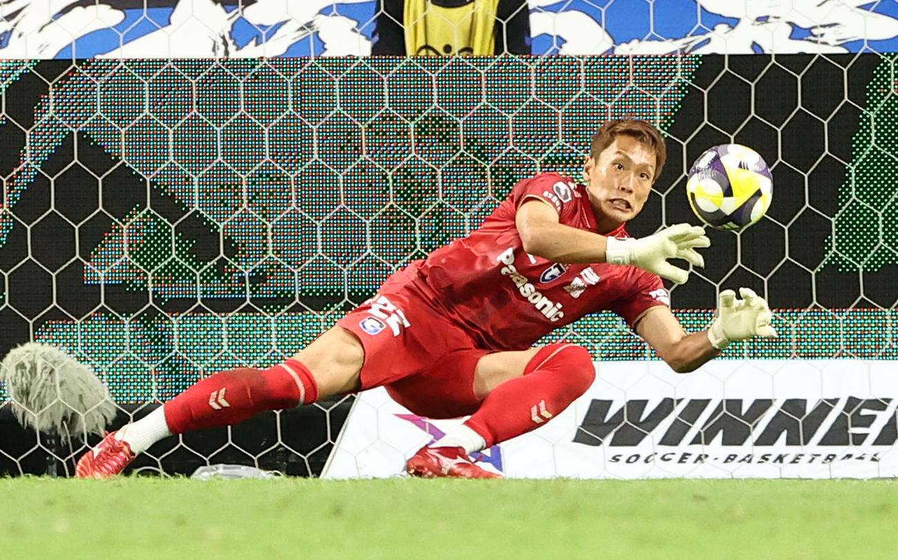 G大阪対川崎F　後半、好セーブするG大阪GK一森（撮影・上田博志）