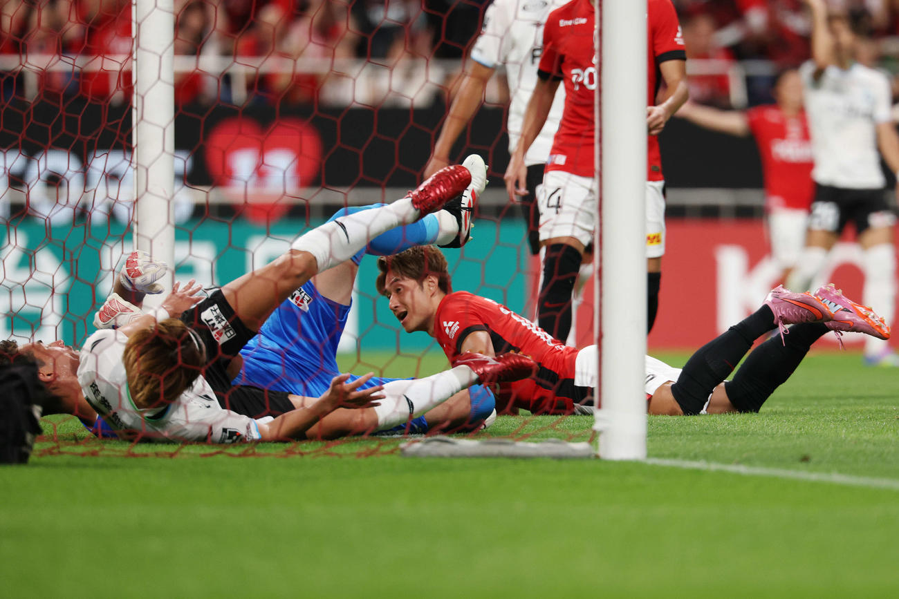 浦和対湘南　後半、ゴールを決めた浦和関根（撮影・宮地輝）