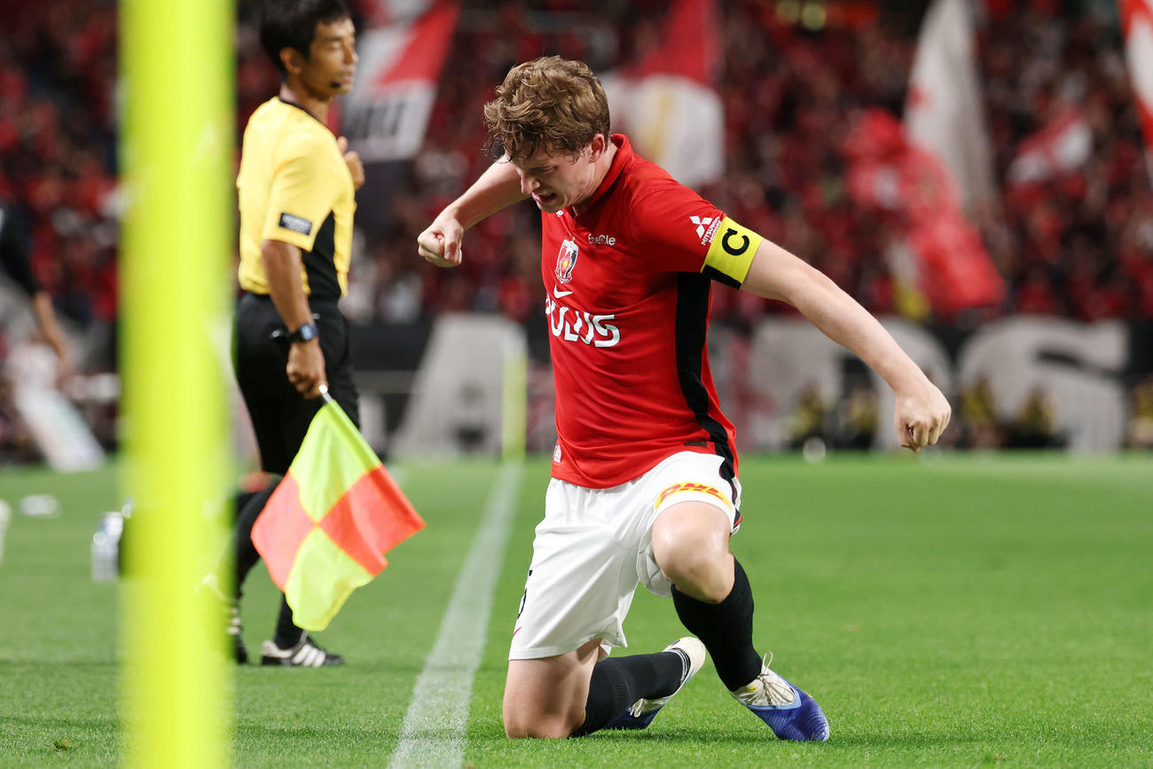 浦和対湘南　前半、ゴールを決め喜ぶ浦和ホイブラーテン（撮影・宮地輝）