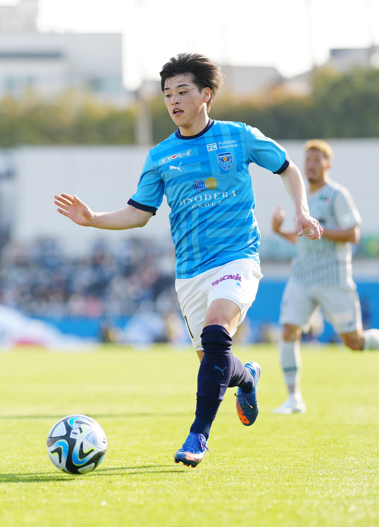 プレーする横浜FC新井瑞希（2023年4月撮影）